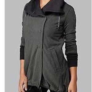 Lululemon Gratitude Wrap With Snap Buttons Sweater size 4 grey/black